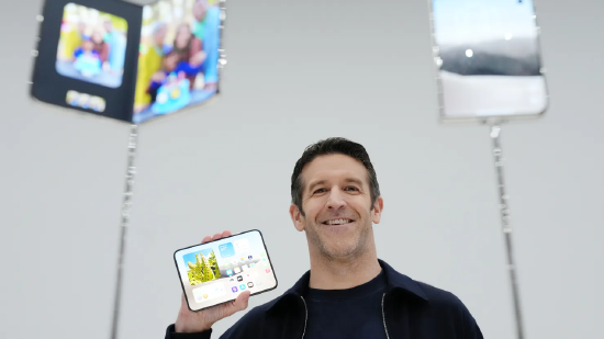 苹果在iPhone18本周上市前，发布重新设计的SiriAI测试版
