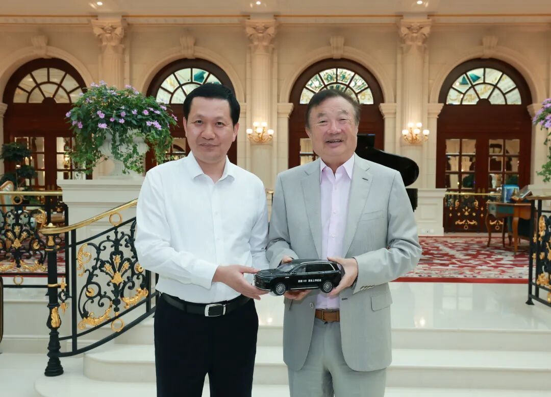 问界运营模式“调整”后，首位车企高层公开拜访华为任正非