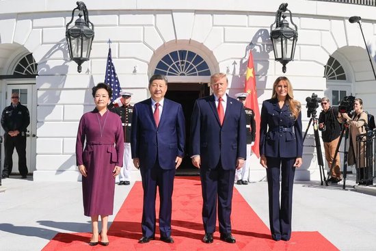 习近平和彭丽媛同特朗普夫妇茶叙，高清大图来了！