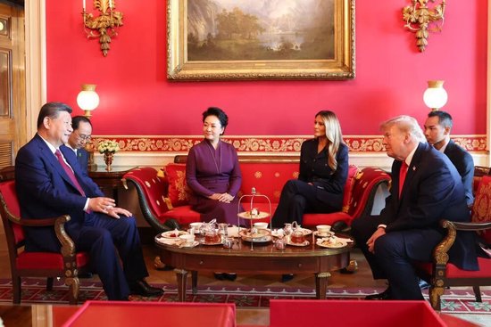习近平和彭丽媛同特朗普夫妇茶叙，高清大图来了！