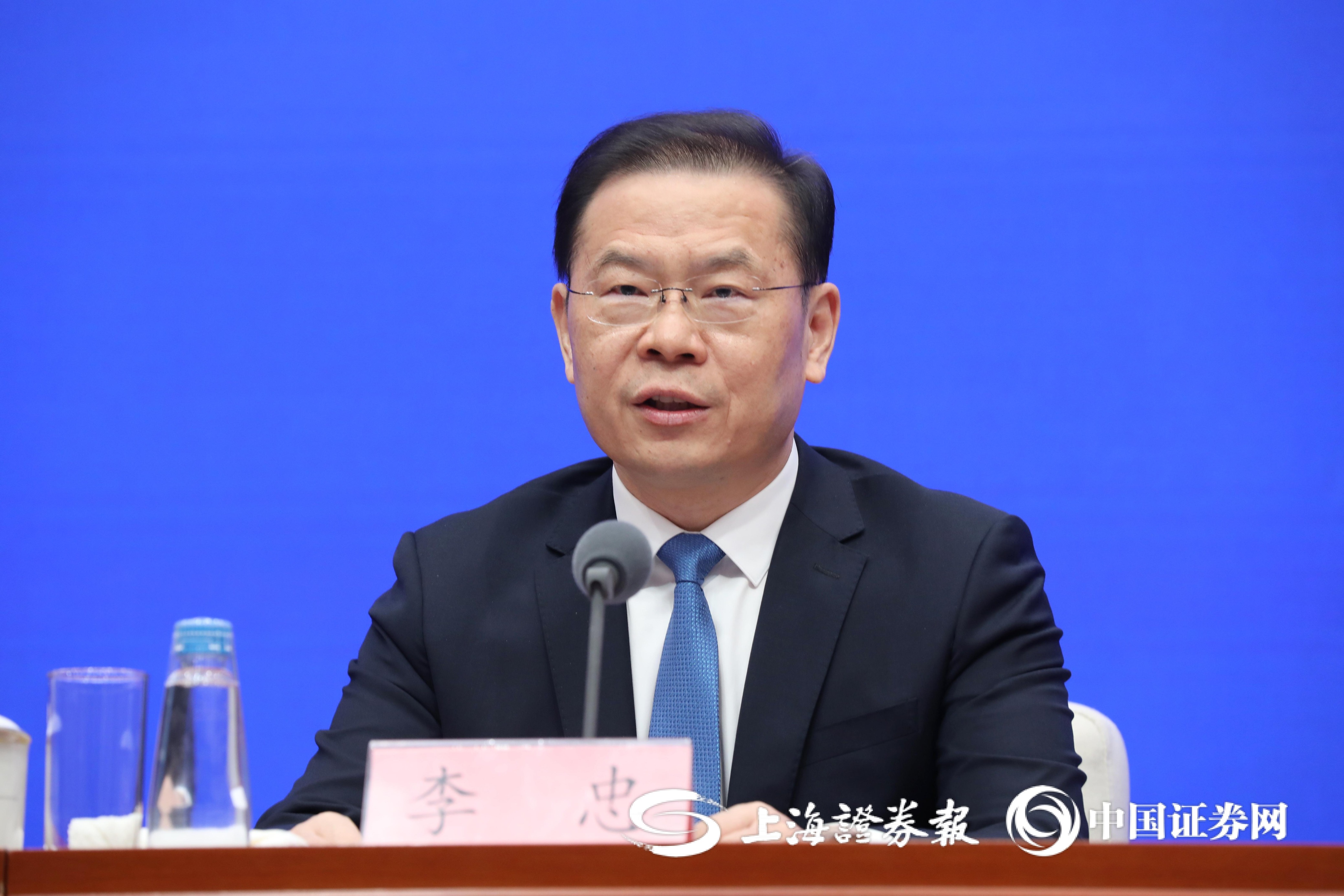 人力资源社会保障部：今年前三季度城镇新增就业1052万人